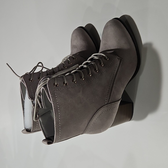 Journee Collection Baylor Bootie. Sz 9 Nwot. - Picture 4 of 7